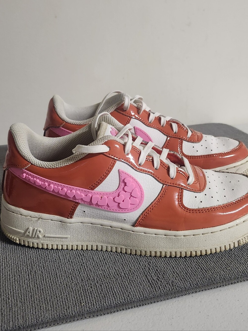 Nike Low-Top Sneakers in White, Pink & Red-Orange